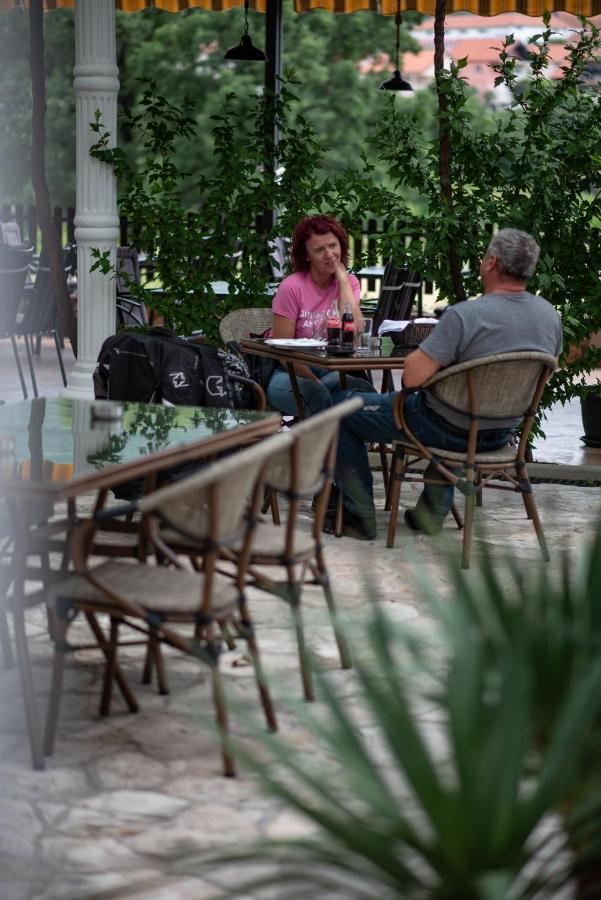 Nacional Motel Trebinje Bagian luar foto